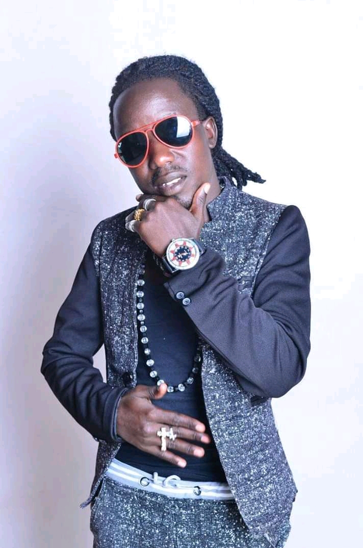 Striker Tresino | Free Music, Mp3, Song Downloads, Video and Biography - LuoTunes.Com
                        